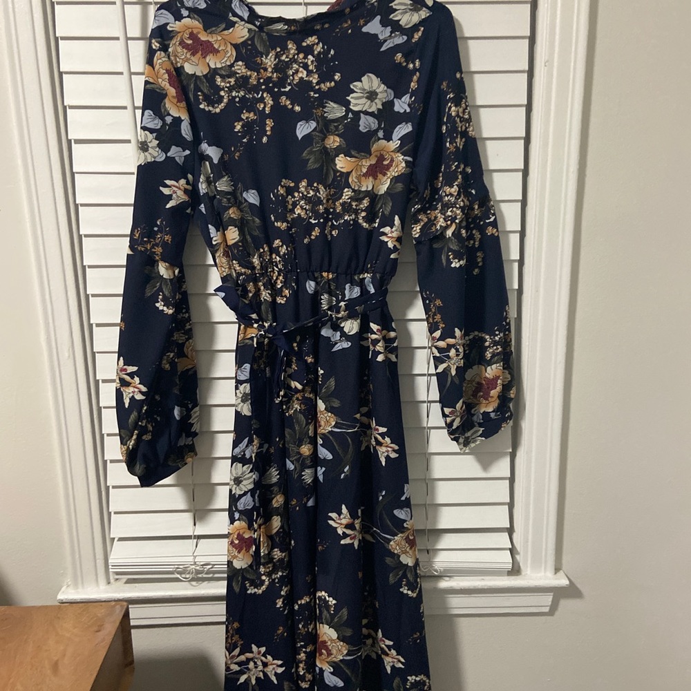 Navy blue flower dress!ππ©΅ππ©΅ - Picture 2 of 2